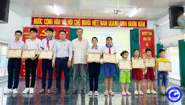 Gò Công Tây tổ chức Hội nghị tổng kết và phát thưởng Cuộc thi sáng tạo cho thanh thiếu niên, nhi đồng lần thứ XVII, năm học 2024 - 2025