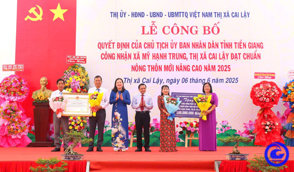 Xã Mỹ Hạnh Trung ra mắt xã đạt chuẩn nông thôn mới nâng cao