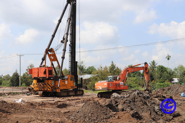 Đồng loạt triển khai nhiều mũi thi công, đẩy nhanh tiến độ Dự án thành phần 2 thuộc Dự án xây dựng công trình đường bộ cao tốc Cao Lãnh - An Hữu, giai đoạn 1