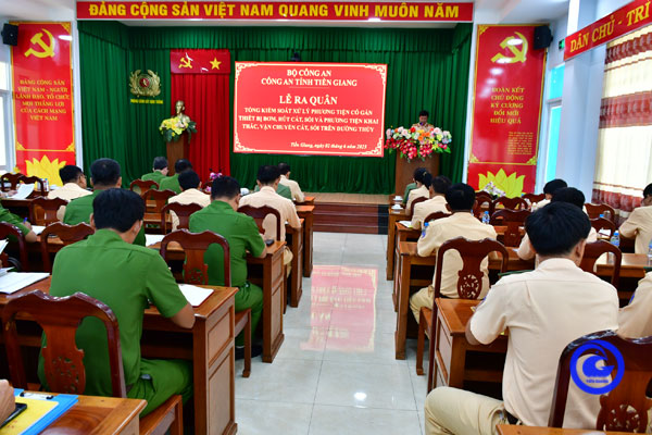 ​Tiền Giang ra quân tổng kiểm soát khai thác cát trái phép trên đường thủy