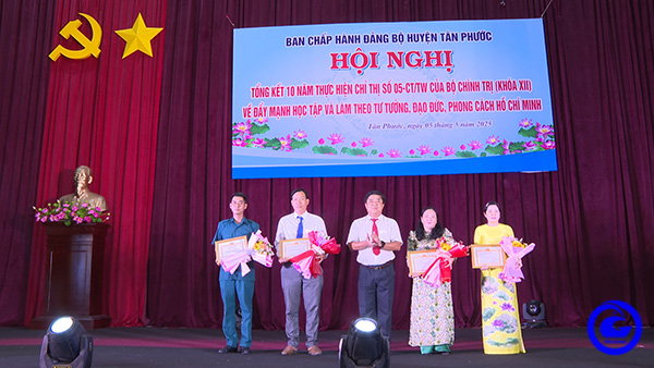 Huyện ủy Tân Phước tổng kết 10 năm thực hiện Chỉ thị số 05-CT/TW của Bộ Chính trị về đẩy mạnh học tập và làm theo tư tưởng, đạo đức phong cách Hồ Chí Minh