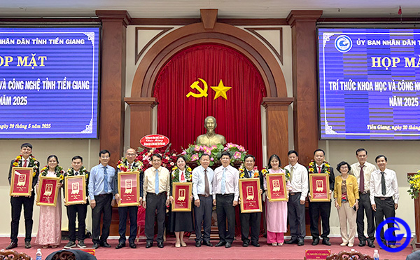 Tiền Giang: Vinh danh 02 Phó Giáo sư và 08 tân Tiến sĩ nhân Ngày Khoa học và Công nghệ Việt Nam 18/5
