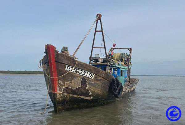 Bộ đội Biên phòng tìm kiếm và cứu hộ thành công người dân mất tích trên vùng biển Tiền Giang