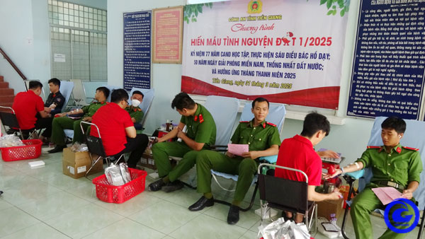 Cán bộ, chiến sĩ Công an tỉnh Tiền Giang hiến tặng 200 đơn vị máu