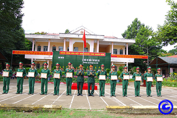 Chiến sĩ mới Sư đoàn 8 (Quân khu 9): Tự hào vững bước dưới Quân kỳ Quyết thắng