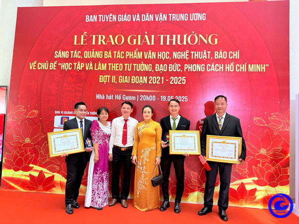 Lễ trao Giải thưởng sáng tác, quảng bá tác phẩm về học tập và làm theo Bác